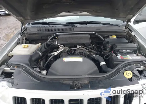 2010 Jeep Grand Cherokee Laredo z USA, uszkodzony, nr VIN 1J4PR4GK6AC134508